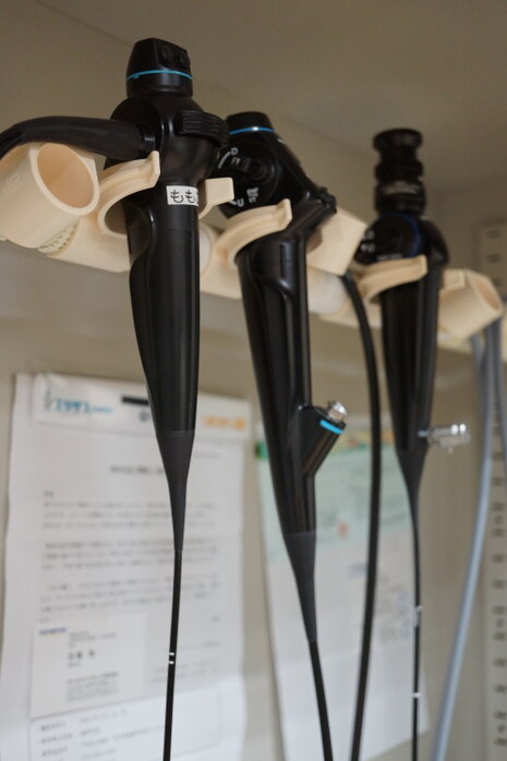 耳鼻咽喉科用内視鏡とモニター画面